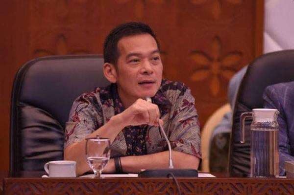 Komisi IV DPR Minta IUP Tambang Nikel di Raja Ampat Dicabut Komisi IV DPR Minta IUP Tambang Nikel di Raja Ampat Dicabut