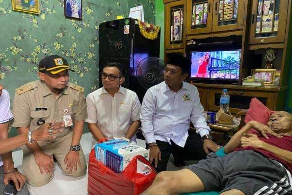 DPW Partai Perindo Jakarta Kawal Program Sosial Dina Masyusin Salurkan Kursi Roda DPW Partai Perindo Jakarta Kawal Program Sosial Dina Masyusin Salurkan Kursi Roda