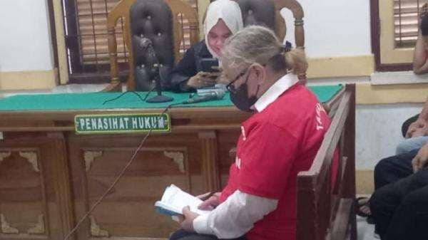 Lolos dari Hukuman Mati, Dosen di Medan Bunuh Suami demi Asuransi Divonis 18 Tahun Penjara Lolos dari Hukuman Mati, Dosen di Medan Bunuh Suami demi Asuransi Divonis 18 Tahun Penjara