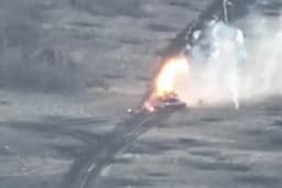 Drone Rusia Gempur Tank Abrams AS, 3 Tentara Ukraina Merangkak Selamatkan Diri