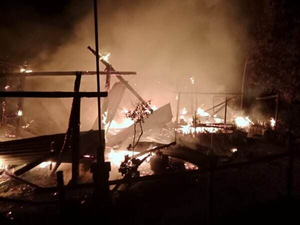 Dua Unit Rumah Ludes Terbakar di Kolaka Timur
