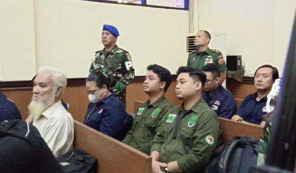 Dua Anak Bos Rental Mobil Korban Penembakan Oknum TNI Hadiri Sidang Vonis Dua Anak Bos Rental Mobil Korban Penembakan Oknum TNI Hadiri Sidang Vonis