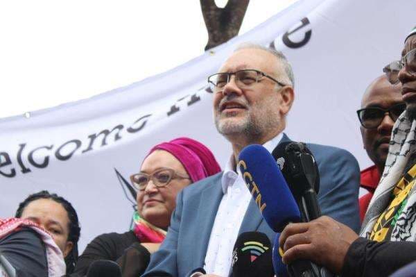 Dubes Muslim Afrika Selatan yang Berani Melawan Israel dan Diusir Trump Disambut seperti Pahlawan Dubes Muslim Afrika Selatan yang Berani Melawan Israel dan Diusir Trump Disambut seperti Pahlawan