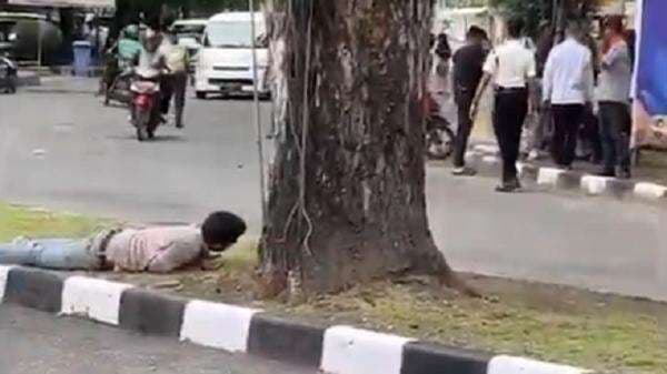 Duel Maut Sopir Travel di Padang gegara Rebutan Penumpang, Korban Luka Tusuk di Dada Duel Maut Sopir Travel di Padang gegara Rebutan Penumpang, Korban Luka Tusuk di Dada