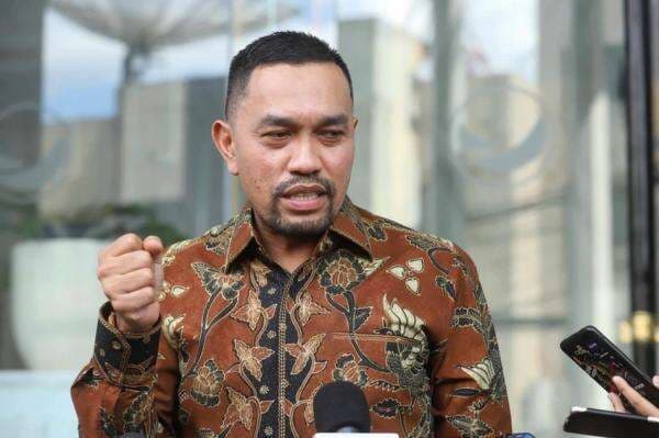 Dukung Kemendagri Larang Ormas Pakai Atribut Menyerupai Aparat, Sahroni: Agar Tak Sok Jagoan Dukung Kemendagri Larang Ormas Pakai Atribut Menyerupai Aparat, Sahroni: Agar Tak Sok Jagoan