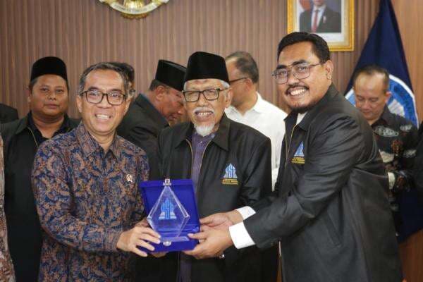 Dukung Pendirian USG, Mendiktisaintek: Wujudkan Mimpi Prabowo Jadikan Indonesia Maju Dukung Pendirian USG, Mendiktisaintek: Wujudkan Mimpi Prabowo Jadikan Indonesia Maju