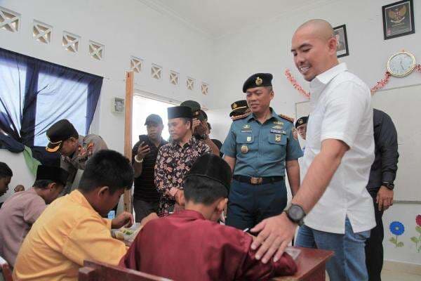 Dukung Program MBG, PT BAI Salurkan Makanan Bergizi untuk Ratusan Siswa di Bintan Dukung Program MBG, PT BAI Salurkan Makanan Bergizi untuk Ratusan Siswa di Bintan