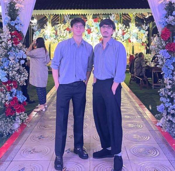 Potret Duta Sheila on 7 Bareng Anaknya yang Makin Ganteng, Tampil Kompak Bak Adik Kakak Potret Duta Sheila on 7 Bareng Anaknya yang Makin Ganteng, Tampil Kompak Bak Adik Kakak