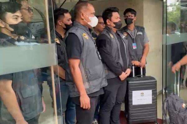 Polri Sita Dokumen usai Geledah Kantor Wika terkait Kasus Korupsi Pabrik Gula Polri Sita Dokumen usai Geledah Kantor Wika terkait Kasus Korupsi Pabrik Gula