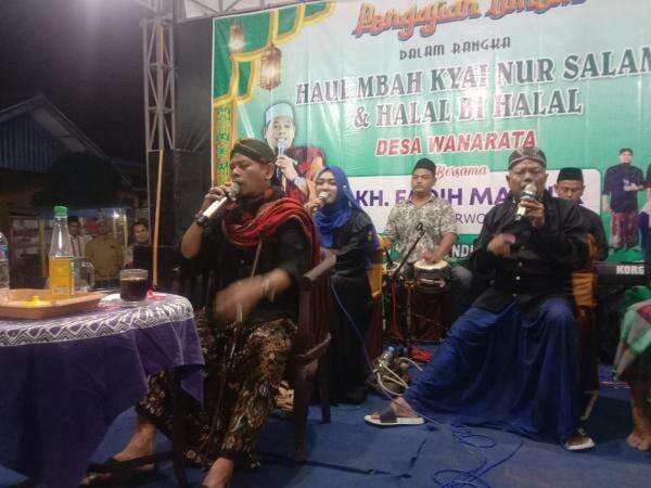 Ribuan Warga Desa Wanarata Padati Pengajian Halal Bihalal bersama Ki Alap-Alap dari Grobogan Ribuan Warga Desa Wanarata Padati Pengajian Halal Bihalal bersama Ki Alap-Alap dari Grobogan