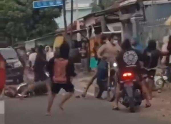 Ngerinya Tawuran Pemuda di Lamongan, Tiga Orang Luka Ngerinya Tawuran Pemuda di Lamongan, Tiga Orang Luka