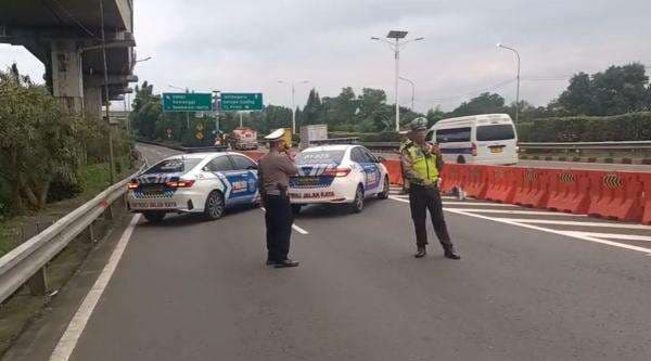 TMC Polda Metro Rekayasa Sejumlah Akses Tol Imbas Demo Jakarta TMC Polda Metro Rekayasa Sejumlah Akses Tol Imbas Demo Jakarta