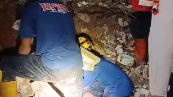 Longsor di Majenang Cilacap, 23 Orang Dievakuasi Longsor di Majenang Cilacap, 23 Orang Dievakuasi