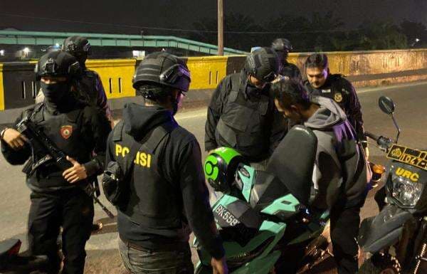 Sejumlah Pemuda di Razia Tim Macan Polres Pelabuhan Belawan Sejumlah Pemuda di Razia Tim Macan Polres Pelabuhan Belawan