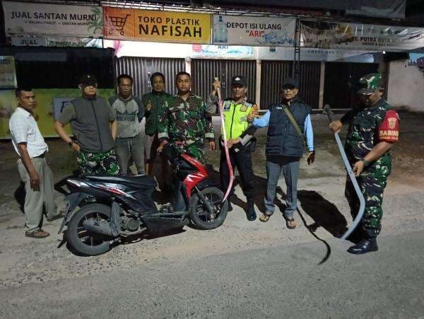 Tawuran Marak, Kodim 0418/Palembang Bersama Tim Gabungan Sita Sejumlah Sajam di Wilayah Sukabangun Tawuran Marak, Kodim 0418/Palembang Bersama Tim Gabungan Sita Sejumlah Sajam di Wilayah Sukabangun