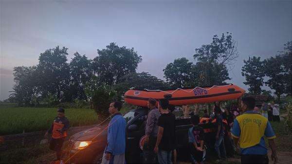 Empat Pelajar Tenggelam di Waduk Duduksampeyan, Dua Selamat, Dua Masih Dicari Empat Pelajar Tenggelam di Waduk Duduksampeyan, Dua Selamat, Dua Masih Dicari