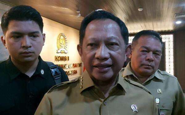 Larang Kepala Daerah Rekrut Tenaga Honorer Baru, Mendagri: Akan Jadi Beban Larang Kepala Daerah Rekrut Tenaga Honorer Baru, Mendagri: Akan Jadi Beban