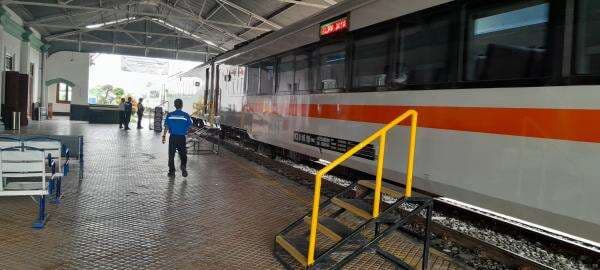 Jalur Kereta Api Terdampak Banjir, KAI Alihkan Rute via Gambringan-Gundih Jalur Kereta Api Terdampak Banjir, KAI Alihkan Rute via Gambringan-Gundih