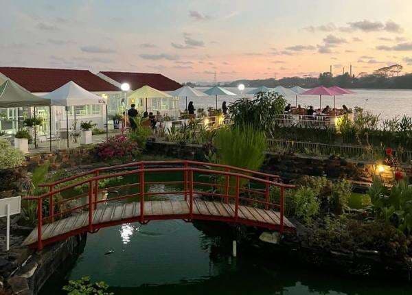Di Tepinya Sungai Serayu Venue & Eatery: Destinasi Kuliner Hits di Adipala Cilacap Di Tepinya Sungai Serayu Venue & Eatery: Destinasi Kuliner Hits di Adipala Cilacap