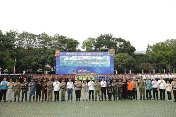 Operasi Lilin Lodaya selama Nataru, Polda Jabar Kerahkan 25.642 Personel Gabungan Operasi Lilin Lodaya selama Nataru, Polda Jabar Kerahkan 25.642 Personel Gabungan