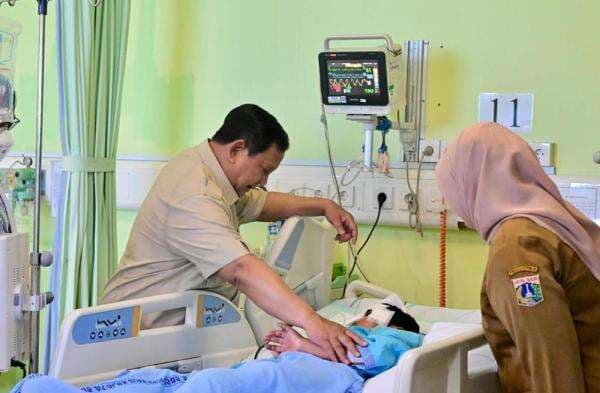 Jenguk Siswa Korban Tabrak Mobil MBG, Prabowo Janji Kirim Bubur Ayam Jenguk Siswa Korban Tabrak Mobil MBG, Prabowo Janji Kirim Bubur Ayam