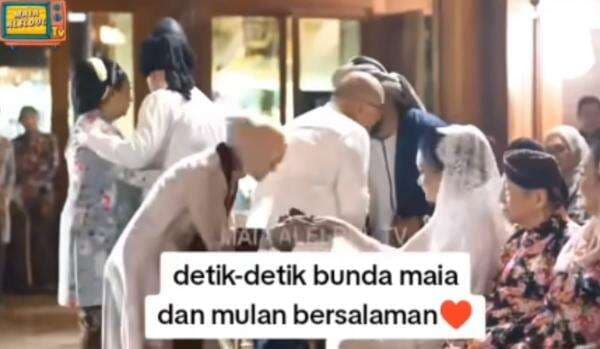 Viral, Momen Mulan Jameela Bersalaman dengan Maia Estianty saat Siraman Al Ghazali Viral, Momen Mulan Jameela Bersalaman dengan Maia Estianty saat Siraman Al Ghazali