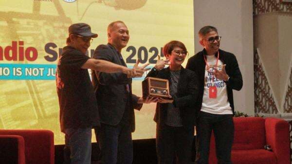 Radio Indonesia: Dari Suara Menjadi Kekuatan Ekonomi Kreatif Radio Indonesia: Dari Suara Menjadi Kekuatan Ekonomi Kreatif