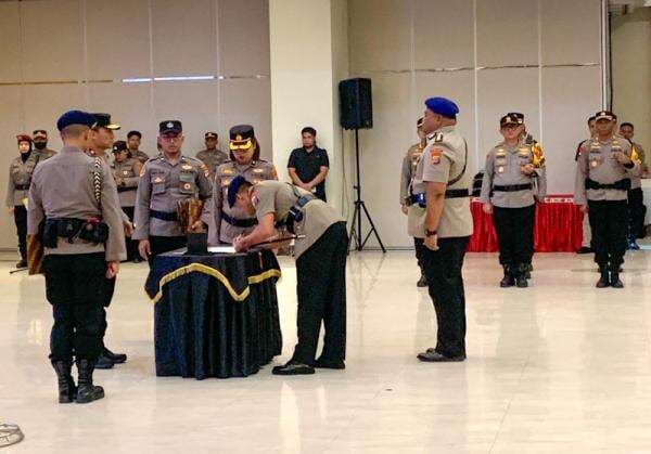 Kapolda Papua Barat Daya Lantik 16 Pejabat Utama, Tegaskan Komitmen Pelayanan Publik Kapolda Papua Barat Daya Lantik 16 Pejabat Utama, Tegaskan Komitmen Pelayanan Publik