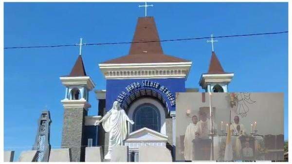 Air Mata dari Altar Paroki MBSM Kambajawa: Umat Iringi Kepergian Paus Fransiskus dalam Doa Air Mata dari Altar Paroki MBSM Kambajawa: Umat Iringi Kepergian Paus Fransiskus dalam Doa