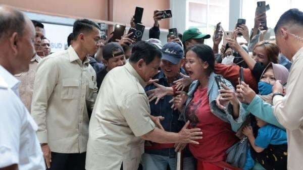 Momen Unik! Ibu Hamil Minta Prabowo Elus Perutnya di RSUD Koja Momen Unik! Ibu Hamil Minta Prabowo Elus Perutnya di RSUD Koja