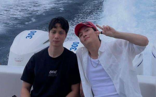 Dikta Pamer Foto Bareng Ji Chang Wook, Netizen: Aduh Bingung Pilih Mana! Dikta Pamer Foto Bareng Ji Chang Wook, Netizen: Aduh Bingung Pilih Mana!