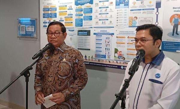 Pramudi Wanita Singgung Tarif Transjakarta Tak Naik, Pramono: Gubernurnya Lagi Bimbang! Pramudi Wanita Singgung Tarif Transjakarta Tak Naik, Pramono: Gubernurnya Lagi Bimbang!