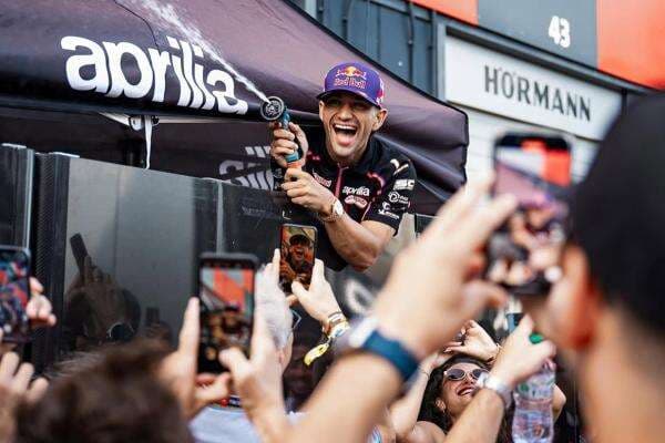 Terharu Lihat Dukungan Fans, Jorge Martin Sedih Harus Absen di MotoGP Mandalika 2025 Terharu Lihat Dukungan Fans, Jorge Martin Sedih Harus Absen di MotoGP Mandalika 2025