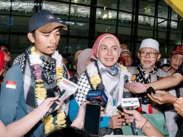 Wanda Hamidah Tiba di Indonesia dengan Selamat, Beri Pesan Menyentuh Wanda Hamidah Tiba di Indonesia dengan Selamat, Beri Pesan Menyentuh
