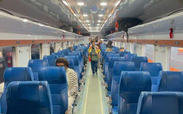 Kereta Ekonomi Matarmaja Berubah Tampilan, Begini Penampakannya Usai Pakai Rangkaian New Generation Kereta Ekonomi Matarmaja Berubah Tampilan, Begini Penampakannya Usai Pakai Rangkaian New Generation