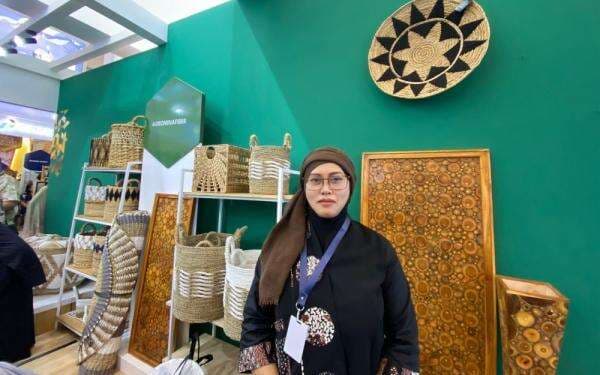 Bangkrut saat Covid, UMKM Binaan Pertamina Bangkit dan Sukses Olah Pelepah Pisang Cuan Rp2 Miliar Bangkrut saat Covid, UMKM Binaan Pertamina Bangkit dan Sukses Olah Pelepah Pisang Cuan Rp2 Miliar