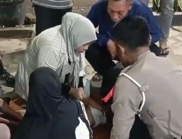 Balita Pemudik Kejang di Bus, Polisi Brebes Masukkan Sendok ke Mulut Anak Balita Pemudik Kejang di Bus, Polisi Brebes Masukkan Sendok ke Mulut Anak