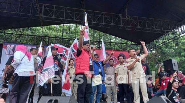 Deklarasi dan Dukungan Gardu Prabowo Warnai Kampanye Terbuka Paslon Uyip-Satori Deklarasi dan Dukungan Gardu Prabowo Warnai Kampanye Terbuka Paslon Uyip-Satori