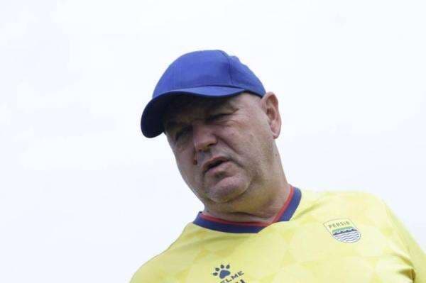 Persib Tak Mau Terpeleset di Manahan, Bojan Hodak Waspada Kebangkitan Persis Solo Persib Tak Mau Terpeleset di Manahan, Bojan Hodak Waspada Kebangkitan Persis Solo