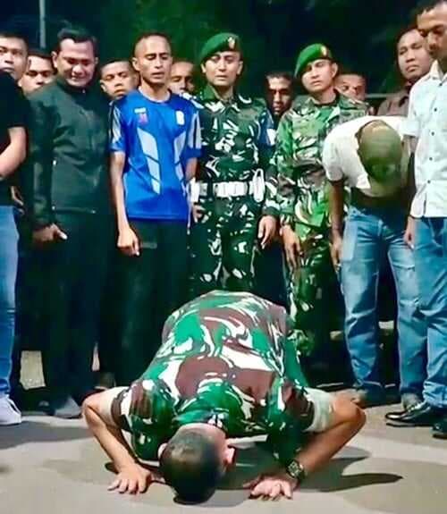Air Mata Haru Warnai Akhir Tugas Letkol Doman di Kodim Sumba Timur, Komando Kini di Letkol Dobby Air Mata Haru Warnai Akhir Tugas Letkol Doman di Kodim Sumba Timur, Komando Kini di Letkol Dobby