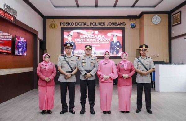 Kasat Samapta Polres Jombang AKP Ahmad Aly Efendi Pindah Tugas, Ini Sosok Penggantinya Kasat Samapta Polres Jombang AKP Ahmad Aly Efendi Pindah Tugas, Ini Sosok Penggantinya