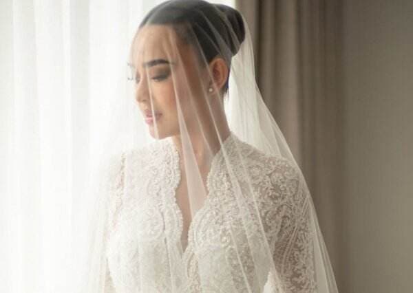 Detail Pesona Wedding Dress Amanda Manopo di Resepsi Pernikahan, Bak Putri Dongeng Detail Pesona Wedding Dress Amanda Manopo di Resepsi Pernikahan, Bak Putri Dongeng