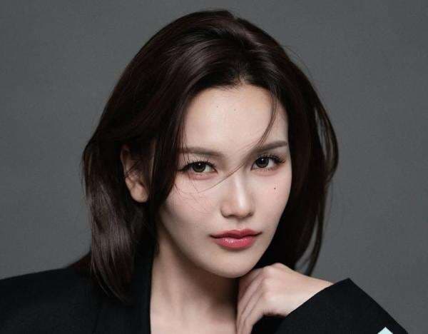 Perjuangan Ayu Ting Ting Demi War Tiket BTS, Sampai Buka Dua HP Bareng Vicky Shu Perjuangan Ayu Ting Ting Demi War Tiket BTS, Sampai Buka Dua HP Bareng Vicky Shu