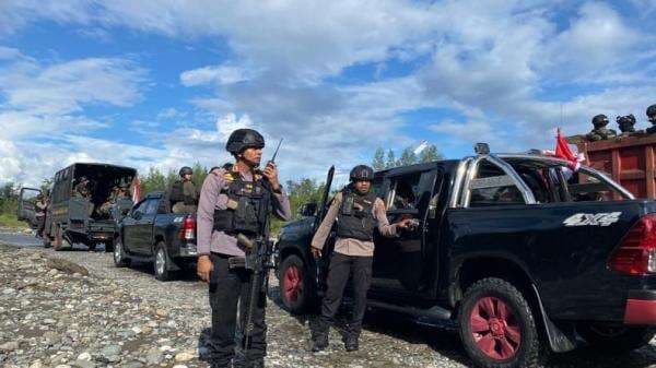 Dua Anggota Satgas Damai Cartenz Gugur dalam Kontak Tembak dengan KKB di Puncak Jaya Dua Anggota Satgas Damai Cartenz Gugur dalam Kontak Tembak dengan KKB di Puncak Jaya