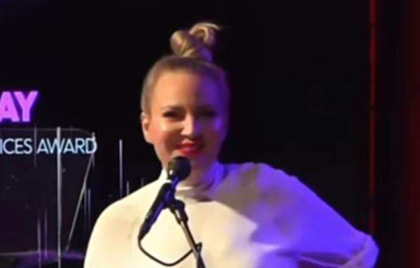 Baru Nikah 1,5 Tahun Cerai, Suami Sia Furler Tuntut Nafkah Rp3,9 Miliar per Bulan Baru Nikah 1,5 Tahun Cerai, Suami Sia Furler Tuntut Nafkah Rp3,9 Miliar per Bulan