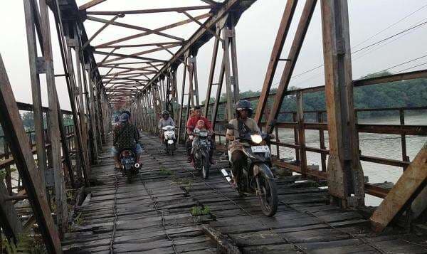 Jembatan Cincin, Warisan Kolonial Belanda yang Dikenal Angker di Perbatasan Tuban-Lamongan Jembatan Cincin, Warisan Kolonial Belanda yang Dikenal Angker di Perbatasan Tuban-Lamongan