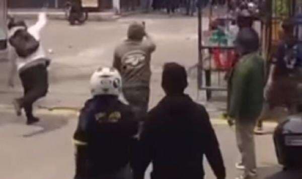 Viral Ormas dan Debt Collector Bentrok di Cengkareng Jakbar gegara Salah Paham Viral Ormas dan Debt Collector Bentrok di Cengkareng Jakbar gegara Salah Paham