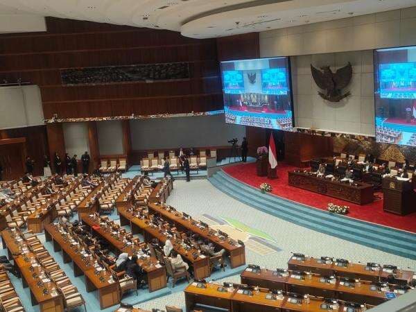 Rapat Paripurna DPR Sahkan RUU Penyesuaian Pidana Jadi UU Baru Rapat Paripurna DPR Sahkan RUU Penyesuaian Pidana Jadi UU Baru