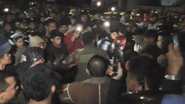 Pria Penjaga Homestay Beristri dan Perempuan Bersuami Digerebek Warga di Bukittinggi Pria Penjaga Homestay Beristri dan Perempuan Bersuami Digerebek Warga di Bukittinggi