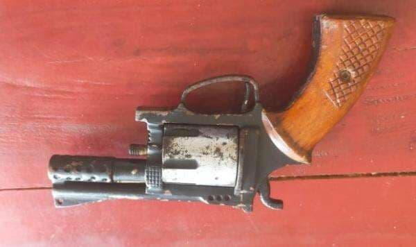 Polisi Tangkap Pria Bawa Senjata Api Rakitan di Grogol Petamburan Polisi Tangkap Pria Bawa Senjata Api Rakitan di Grogol Petamburan